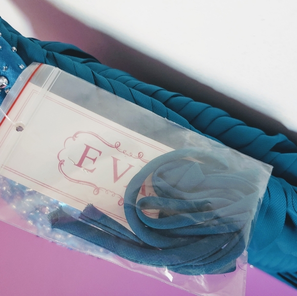 I'm selling a blue strapless dress - Picture 2 of 6